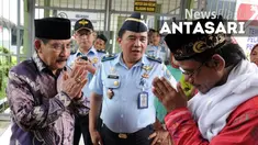 Kedatangan tim pengacara Antasari Azhar ke istana hari ini untuk menanyakan kelajutan grasi yang prnah diajukan  