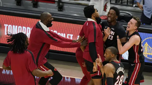 Hasil NBA : Buzzer Beater Adebayo Bantu Heat Sikat Nets