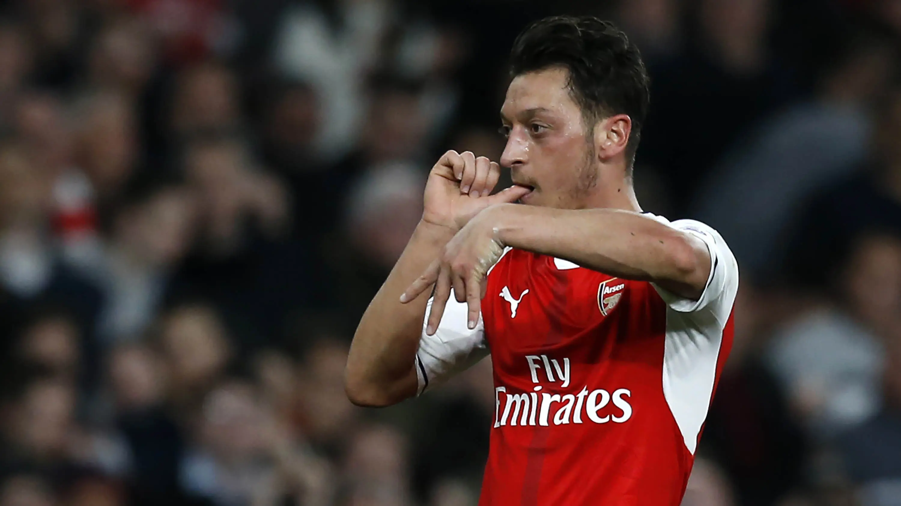 Mesut Ozil merupakan satu di antara pemain terpenting Arsenal. (AFP/Ian Kington)