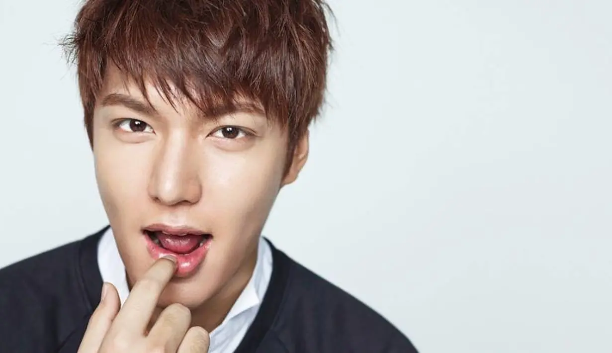 Lee Min Ho adalah murid yang berprestasi di sekolah. Dalam nilai ujian praktek dan mata pelajaran, Min Ho kerap mendapatkan nilai A atau setara dengan 90. (Soompi)