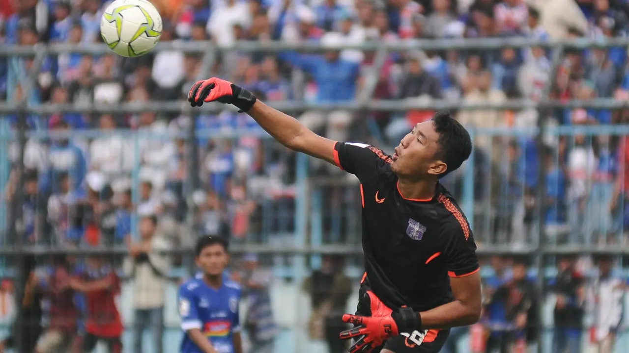 Kiper Persita Tangerang, Yogi Triana.