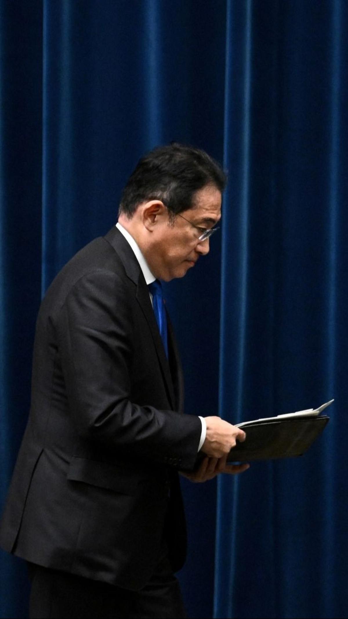 Keputusan ini, telah menyita perhatian publik dan media kini tertuju pada siapa yang akan menjadi penerus Kishida sebagai pemimpin LDP dan perdana menteri berikutnya. Foto: Pool via REUTERS