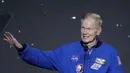 Bill Nelson, administrator NASA, mengumumkan empat astronot yang terpilih untuk misi Artemis II di Houston, pada Senin, 3 April 2023. Dalam memilih perempuan dan orang kulit berwarna, NASA menepati janjinya untuk menghadirkan keragaman yang lebih besar dalam upaya eksplorasinya. (AP Photo/Michael Wyke)