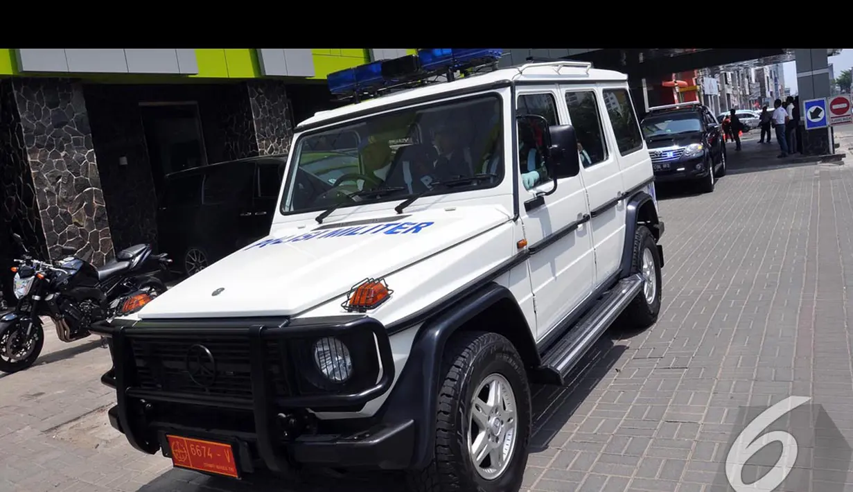 Mobil Jeep Putih petugas ini ikut mengawal Presiden Joko Widodo saat menuju di Hotel Whiz, Jakarta, Sabtu (23/8/2014)(Liputan6.com/Miftahul Hayat) 