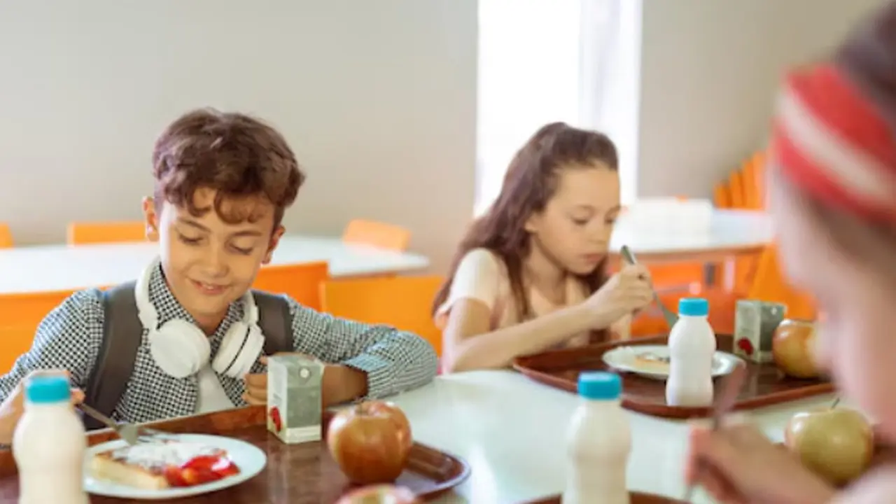 Makan siang sekolah