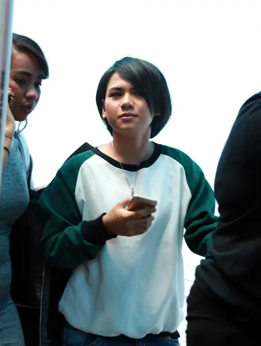 "Makanya begini, yang saya sayangkan kenapa Aming tidak muncul di media. Muncul dong, muncul lah di media, berikan satu statement," ucap Henry Indraguna di kawasan Kapten Tendean, Jakarta Selatan, Senin (6/3/2017). (Nurwahyunan/Bintang.com)