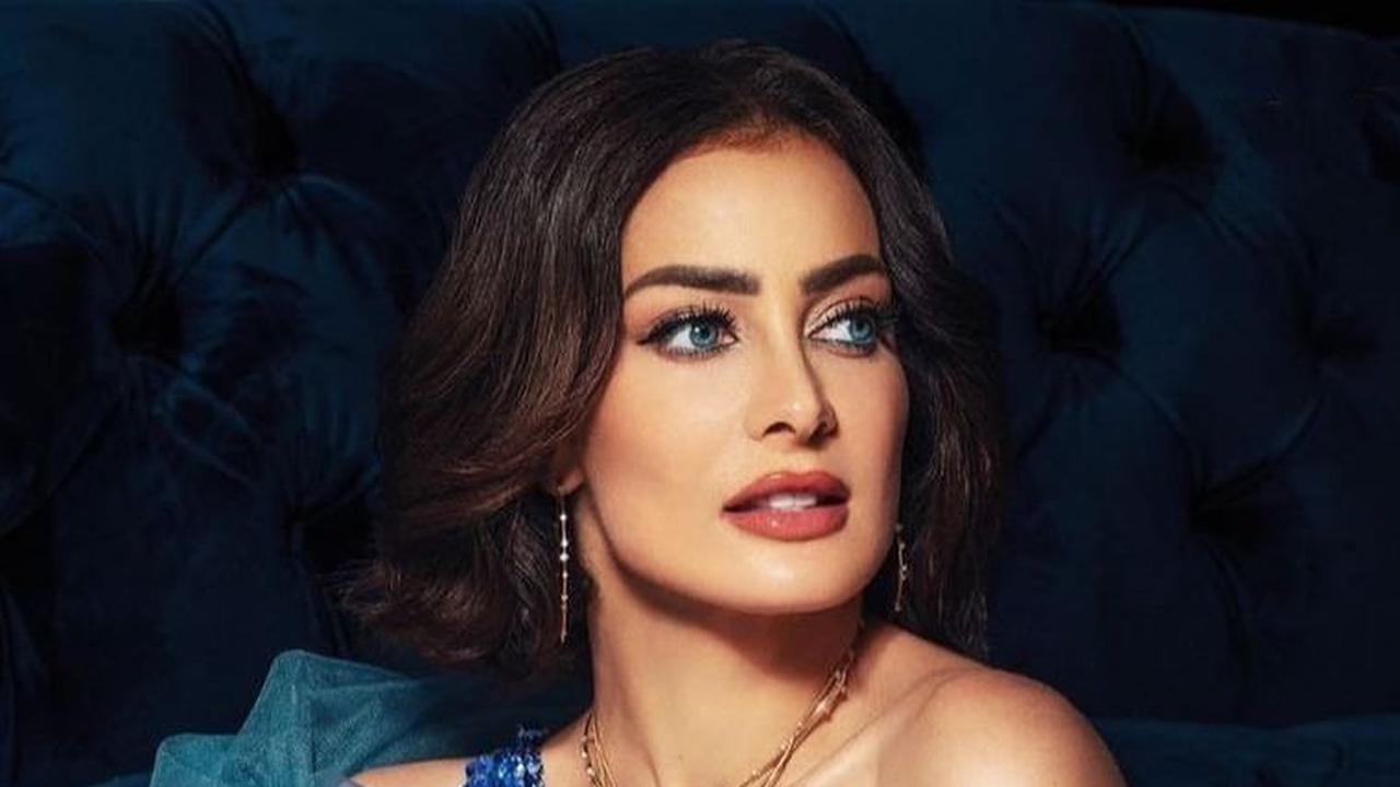 Ia diingat publik atas pernikahannya dengan penyanyi Marc Anthony yang juga pernah menikahi Jennifer Lopez.