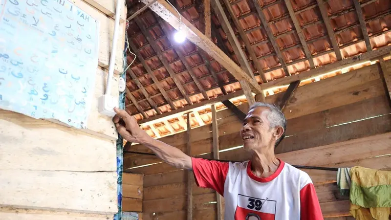 PT PLN (Persero) menyalurkan listrik ke Pekon (Desa) Marang, Kecamatan Pesisir Selatan, Kabupaten Pesisir Barat, Lampung. (Dok PLN)