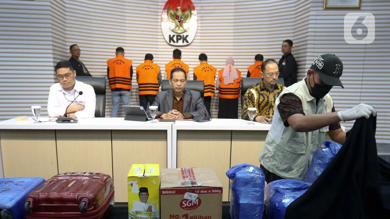 Penampakan Uang Rp12 Miliar Hasil OTT KPK di Kalimantan Selatan