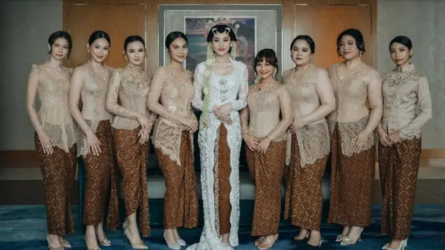 Inspirasi Busana Bridesmaid dari Pernikahan Para Publik Figur