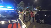 Para penumpang dan sejumlah pengemudi yang terlibat kecelakaan beruntun di tol Banyumanik-Ungaran dimintai keterangan oleh Polisi. (foto: Liputan6.com/edhie prayitno ige)