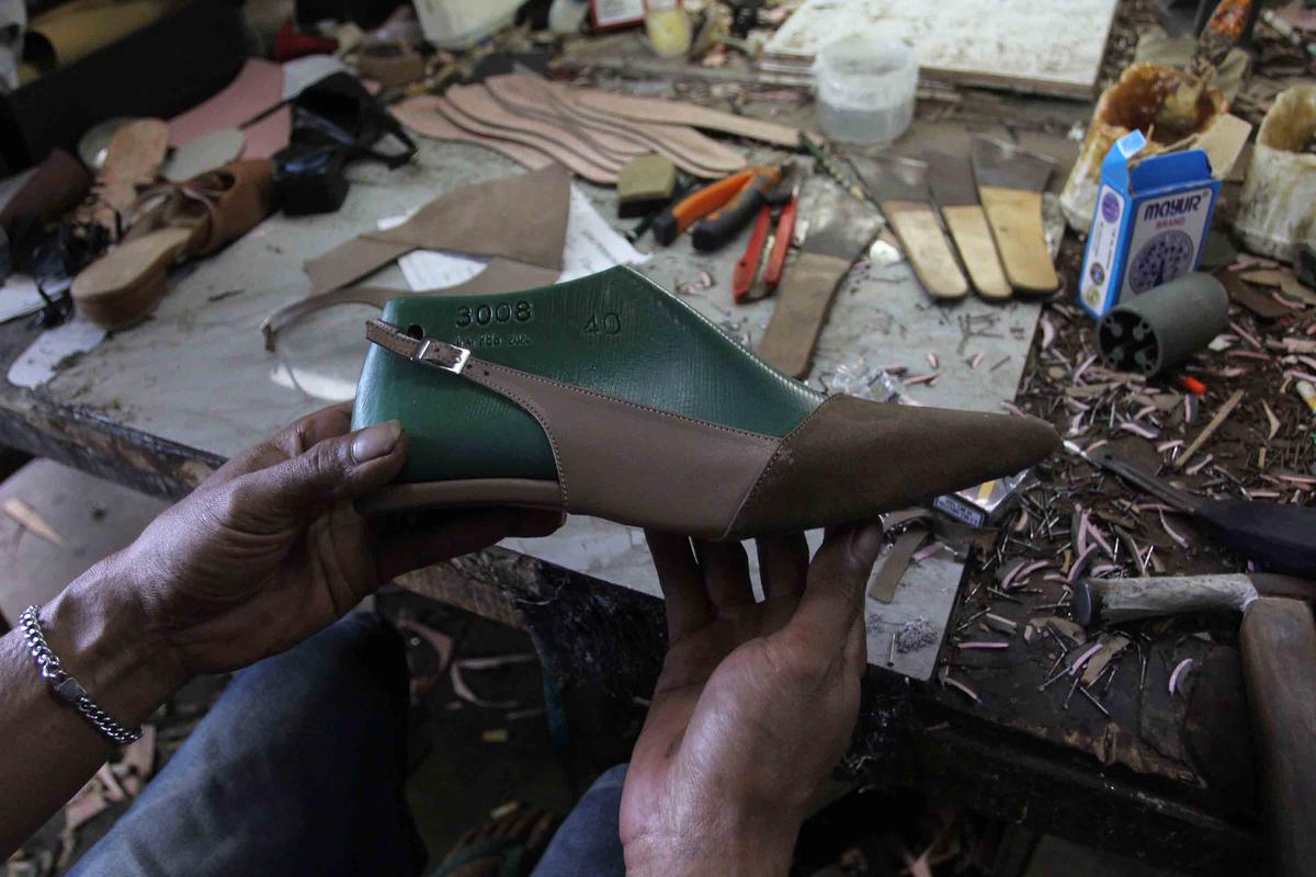 FOTO: Industri Alas Kaki Nasional Melangkah Kencang, UMKM Jadi Penopang Utama