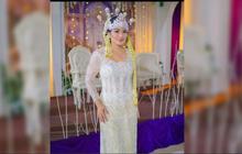 Titi Kamal Tiba-tiba Unggah Foto Pakai Baju Pengantin, Bikin Heboh Netizen