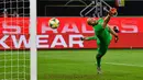 Dmitrovic adalah kiper pertama yang mencetak gol di Liga Spanyol sejak Dani Aranzubia untuk Deportivo saat bertemu Almeria pada Februari 2011. (Foto: AFP/John Macdougall)