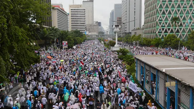 20161202-Usai Salat Jumat Massa Long March ke Bundaran HI-Jakarta