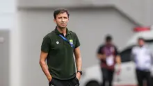 Pelatih kepala Persib Bandung, Luis Milla saat laga lanjutan BRI Liga 1 2022/2023 antara Persib Bandung melawan PSM Makassar di Stadion Pakansari, Bogor, Selasa (14/02/2023). (Bola.com/Bagaskara Lazuardi)