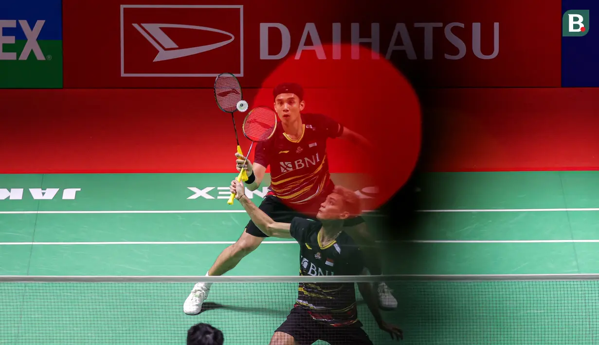 <p>Ganda putra Indonesia, Muhammad Shohibul Fikri/Bagas Maulana saat menghadapi pasangan China, Chen Bo Yang/Liu Yi pada laga babak 32 besar Daihatsu Indonesia Masters 2024 di Istora Senayan, Jakarta, Selasa (23/1/2024). Muhammad Shohibul Fikri/Bagas Maulana menang rubber game 21-16, 17-21 dan 21-17. (Bola.com/Bagaskara Lazuardi)</p>