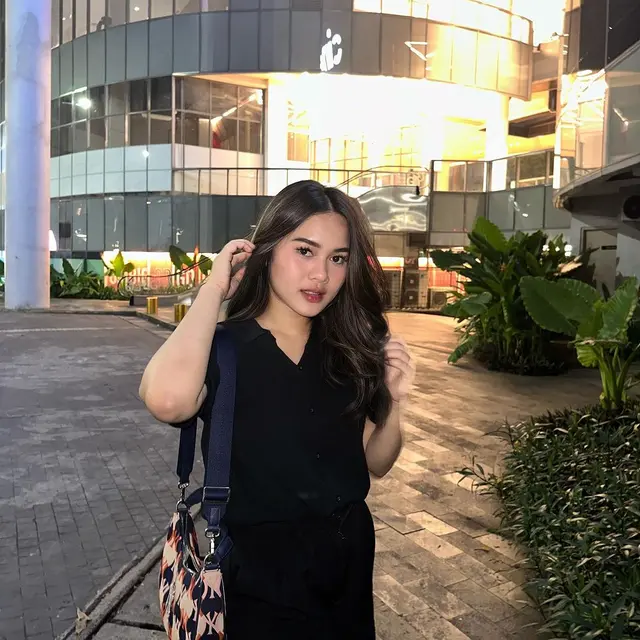 Namira (https://www.instagram.com/p/CuwkLxGywjb/)