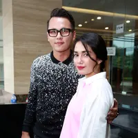 Beberapa waktu lalu, kabar kehamilan Ussy beredar  melalui akun Instagramnya. Andhika mengaku, bahwa menambah momongan baru akan diprogram pada tahun mendatang. (Deki Prayoga/Bintang.com)