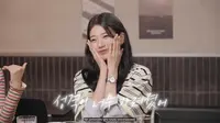 Suzy di video kanal YouTube milik Hyeri yang diunggah 3 Oktober 2025. (dok. Screenshot YouTube/혜리)