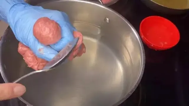 Ilustrasi Pembuatan Bakso Sapi Kenyal