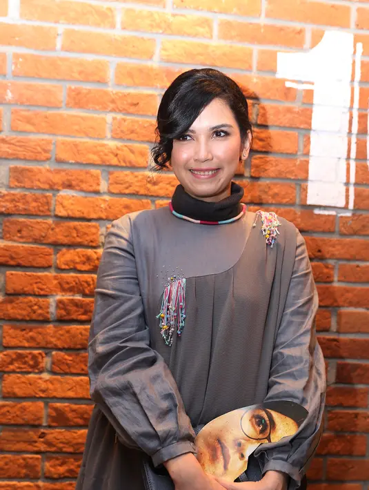 "Mungkin saya tertarik ke film ini karena memang sesuatu yang baru dan unik. Ini alasan aku. Kalau beban sih selalu ada dalam setiap produksi," kata Dinda Kanya Dewi, Jakarta Pusat, Senin (29/2). (Andy Masela/Bintang.com)