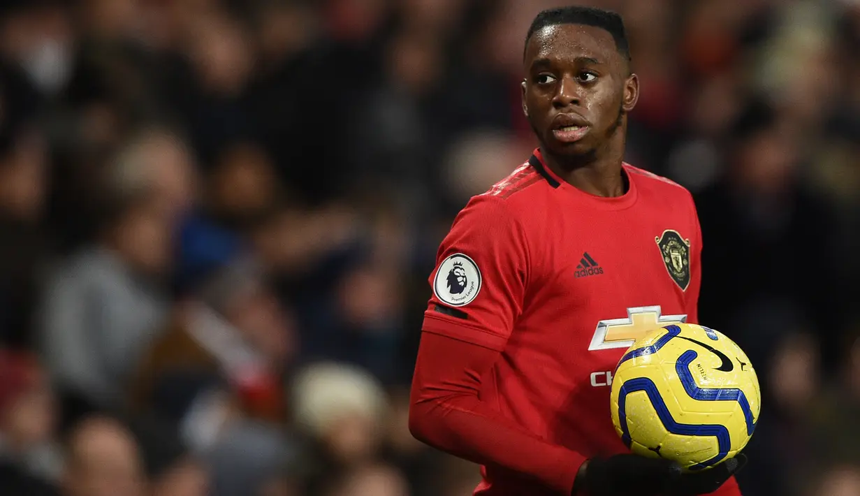 4. Aaron Wan-Bissaka - Wan-Bissaka memiliki kemampuan andal dalam tackle dan kondisi satu lawan satu. Meski belum mencetak gol pun, bek kanan asal Inggris ini tercatat menyumbangkan empat assist untuk Manchester United musim 2019/2020. (AFP/Oli Scarff)