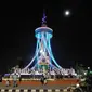 Tugu Keris Siginjai menjadi ikon baru Kota Jambi yang baru saja diresmikan saat malam pergantian tahun. (Liputan6.com/B Santoso)