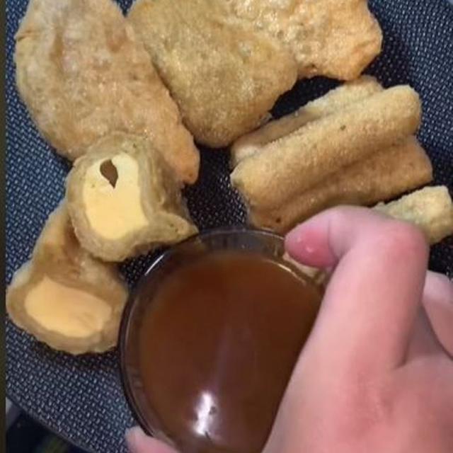 Pria Bagikan Cara Bikin Pempek dari Mi Instan, Warganet Penasaran Mau Mencoba