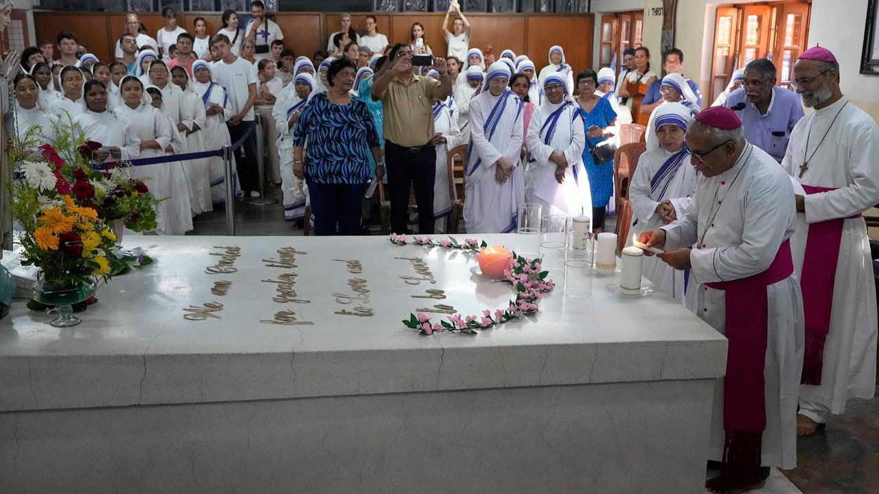 FOTO: Doa Peringati 115 Tahun Kelahiran Bunda Teresa