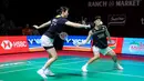 Pasangan ganda campuran Korea Selatan, Kim Jae Hyeon/Jang Ha Jeong berusaha mengembalikan kok ke arah wakil Indonesia, Jafar Hidayatullah/Felisha Pasaribu dalam babak 32 besar Indonesia Open 2026 di Istora Senayan, Jakarta, Rabu (03/06/2026). (Bola.com/Bagaskara Lazuardi)