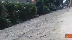 Citizen6, Tanjung Priok: Warga Jalan Swasembada Barat 12 Kelurahan Kebon Bawang, Kecamatan Tanjung  Priok, Jakarta Utara minta agar jalan yang rusak berbatu dengan kondisi lapisan aspal terkelupas segera diperbaiki. (Pengirim: Budi Sasmito)