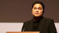 Pemilik Satria Muda, Erick Thohir, memberikan sambutan saat peluncuran film 25 tahun Satria Muda di XXI Epicentrum, Jakarta, Kamis (15/11). Peluncuran ini dalam rangka peringatan hari jadi SM yang ke-25 tahun. (Bola.com/Yoppy Renato)