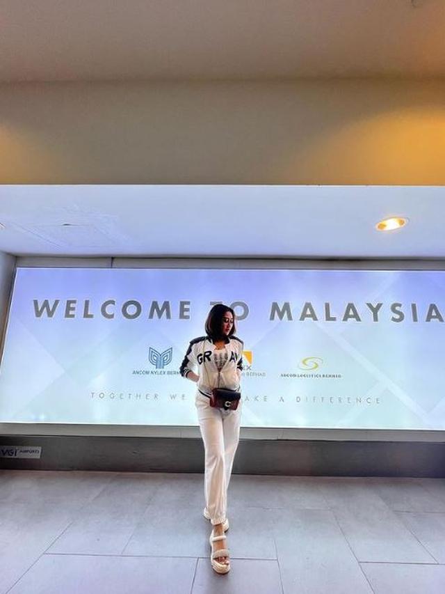 7 Potret Seleb TikTok Istri Polisi Probolinggo yang Ngamuk ke Siswa Magang, Gayanya Disorot