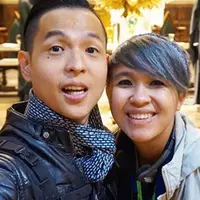 Sutradara pemeran dan penulis skenario, Ernest Prakasa belum lama ini menjadi perbincangan netizen. Kali ini, tidak akan membahas masalahnya. Tapi soal kisah cintanya bersama istrinya. (dok. Pribadi)