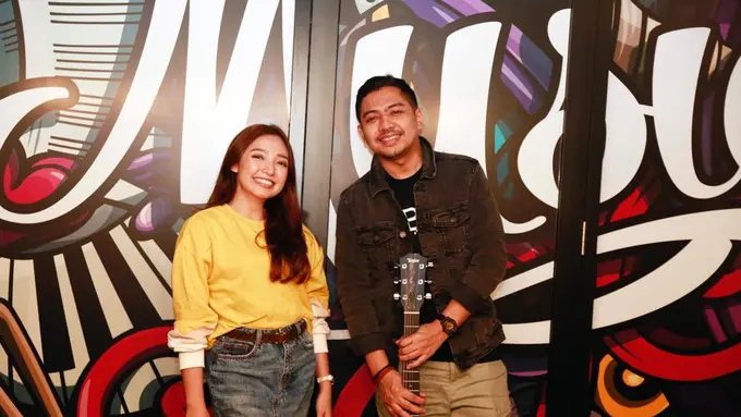 Ade Govinda dan Manda Cello