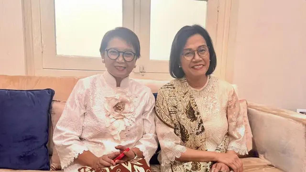 6 Potret Kompak Sri Mulyani dan Retno Marsudi Hadiri Wisuda Anak, Tampil Elegan dengan Kebaya Putih