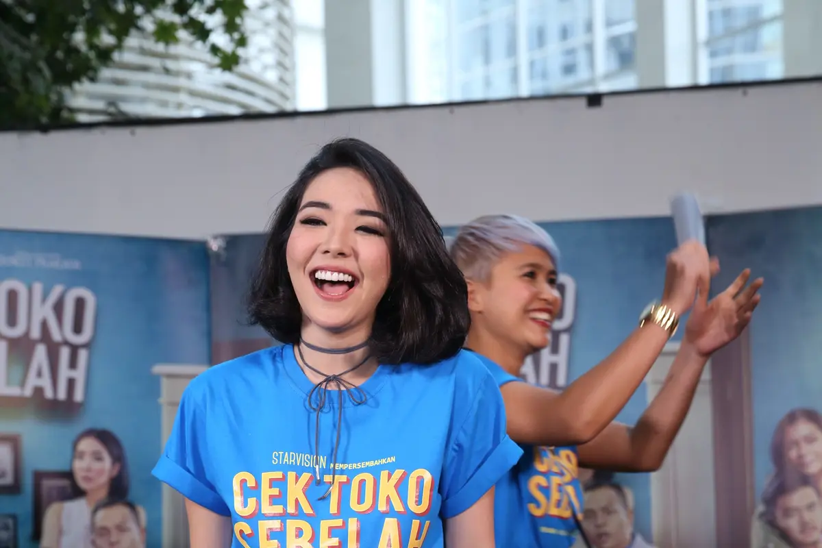 [Bintang] Gisel Tak Sabar Film Cek Toko Sebelah Rilis