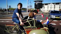 Seorang pemuda Belanda, Daan Goppel mempopulerkan becak khas Yogyakarta untuk dijadikan alat transportasi wisata mengelilingi kota Amsterdam. (facebook.com/becakamsterdam)
