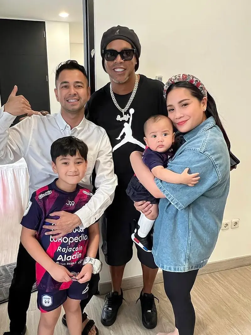 [Fimela] Raffi Ahmad dan Ronaldinho