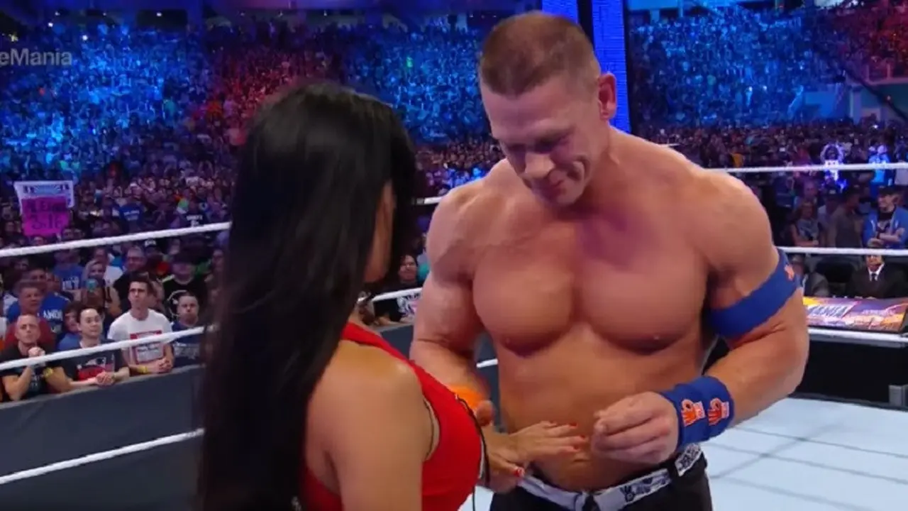 John Cena lamar kekasihnya, Nikki Bella, Minggu (2/4/2017). (via. Youtube)