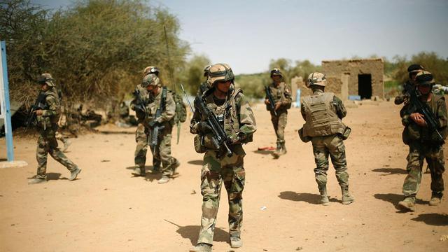 Tentara Prancis melakukan patroli di wilayah utara Mali yang bergejolak (AP/Jerome Delay)