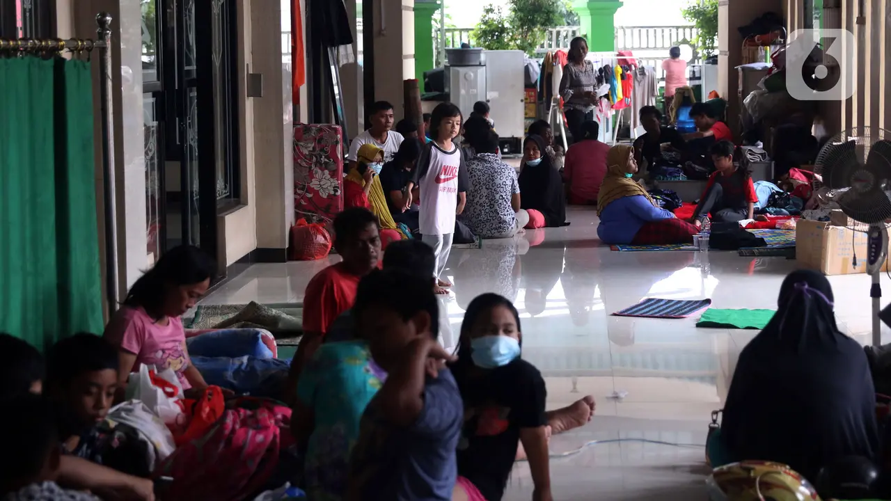 FOTO: Kondisi Pengungsi Banjir di Perumahan Periuk Damai Tangerang