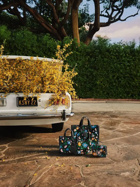 Kate Spade New York juga membawa kembali brand code ikonik yang hadir dengan detail baru, memberikan twist kepada desain yang timeless. (Dok/Kate Spade New York).