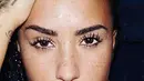 Demi Lovato sendiri mengaku ia mulai menggunakan narkoba sejak usia 17 tahun. (instagram/ddlovato)