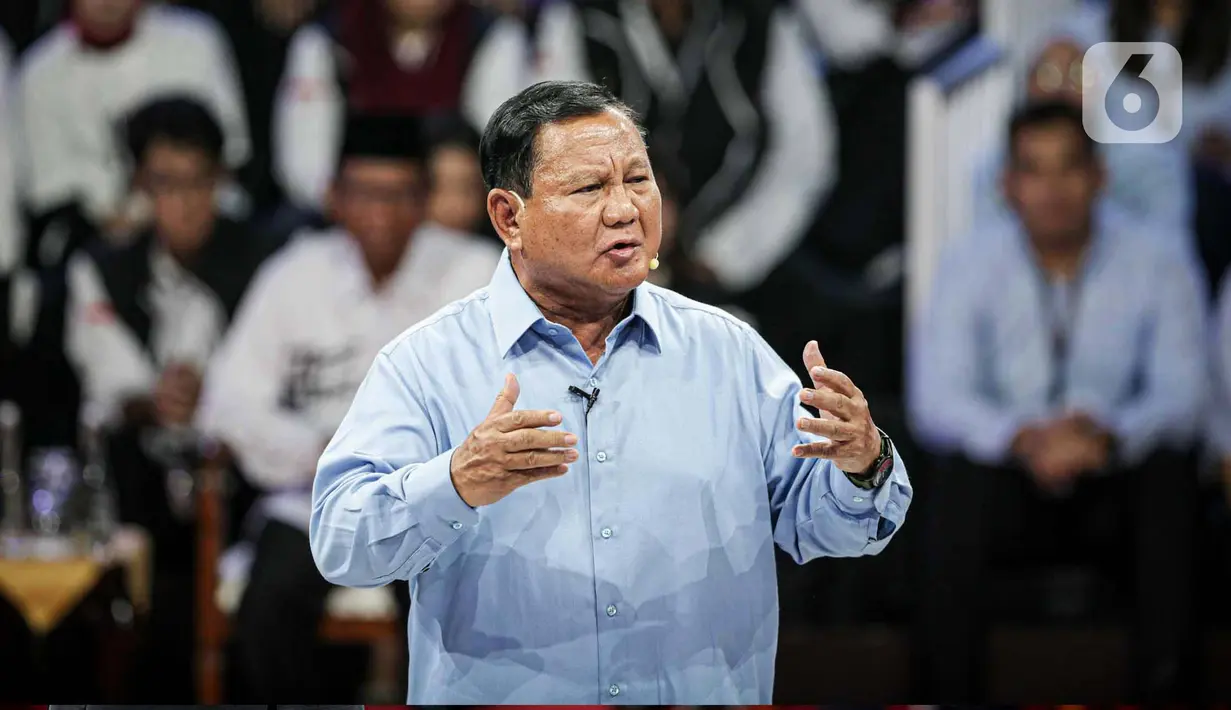 Calon Presiden nomor urut 2, Prabowo Subianto saat paparan visi dan misi pada debat perdana Calon Presiden pada Pilpres 2024, Selasa (12/12/2023). (Liputan6.com/Faizal Fanani)