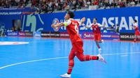 Selebrasi kapten Timnas Futsal Indonesia, Mochammad Iqbal usai membobol gawang Korea Selatan dalam laga Grup A Piala Asia Futsal 2026 di Indonesia Arena, Jakarta, Selasa (27/1/2026). (Bola.com/Bagaskara Lazuardi)
