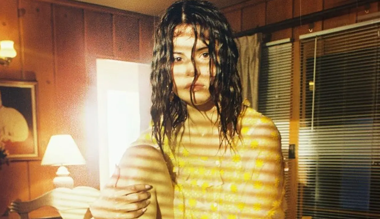 Selena Gomez kini tengah mengerjakan sebuah proyek bersama dengan Petra Colling. (instagram/selenagomez)