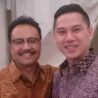 Heboh foto pengemudi Lamborghini maut di Surabaya dengan Wakil Gubernur Jawa Timur, Saifullah Yusuf.
