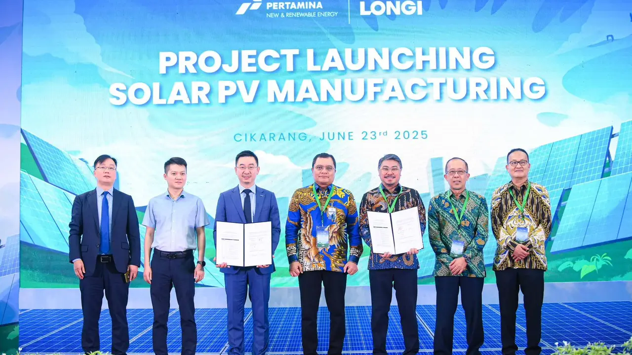 Kolaborasi Pertamina NRE dan LONGi Hadirkan Manufaktur Modul Panel Surya di Indonesia